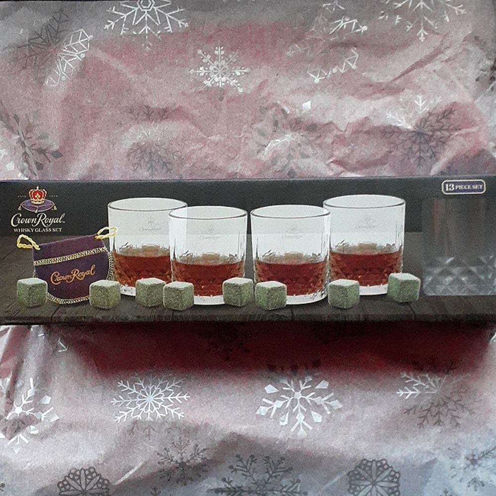 Crown Royal whisky glass set
